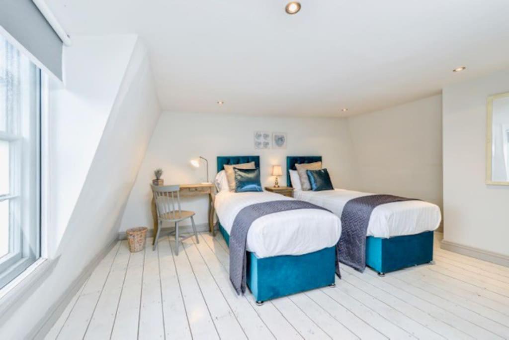 Victorian Townhouse - Stamford Centre - 2 Big Bedrooms, Living Room Kitchen Etc Tastefully Decorated מראה חיצוני תמונה