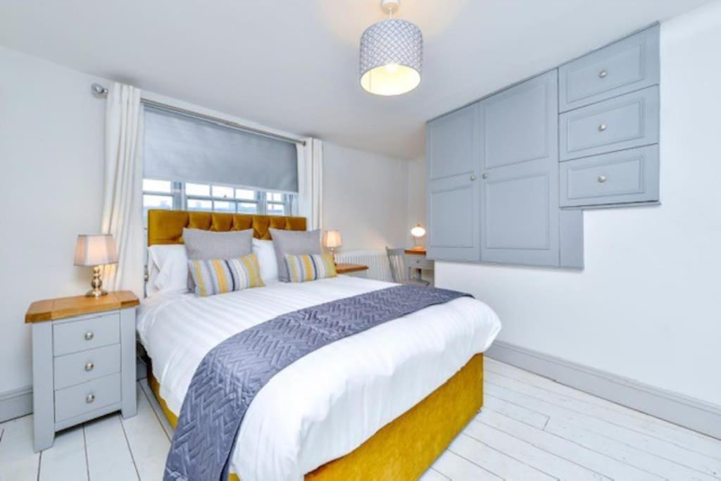 Victorian Townhouse - Stamford Centre - 2 Big Bedrooms, Living Room Kitchen Etc Tastefully Decorated מראה חיצוני תמונה