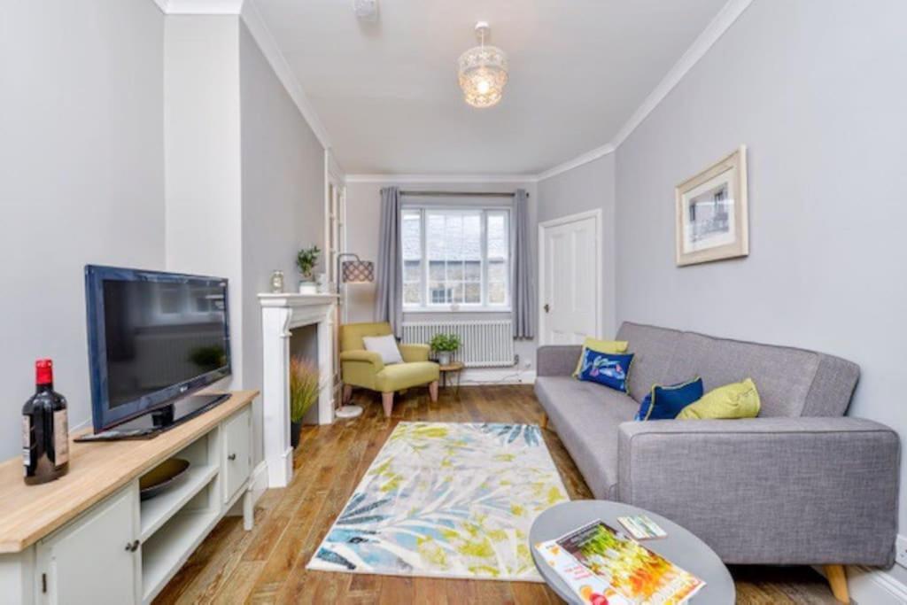 Victorian Townhouse - Stamford Centre - 2 Big Bedrooms, Living Room Kitchen Etc Tastefully Decorated מראה חיצוני תמונה
