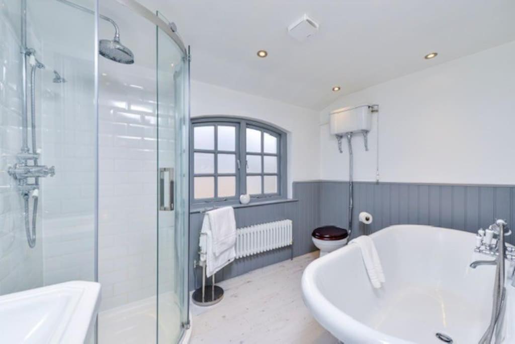 Victorian Townhouse - Stamford Centre - 2 Big Bedrooms, Living Room Kitchen Etc Tastefully Decorated מראה חיצוני תמונה