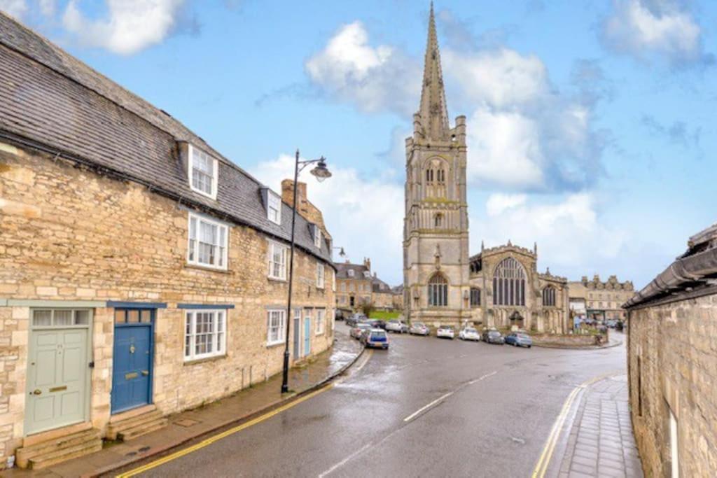 Victorian Townhouse - Stamford Centre - 2 Big Bedrooms, Living Room Kitchen Etc Tastefully Decorated מראה חיצוני תמונה