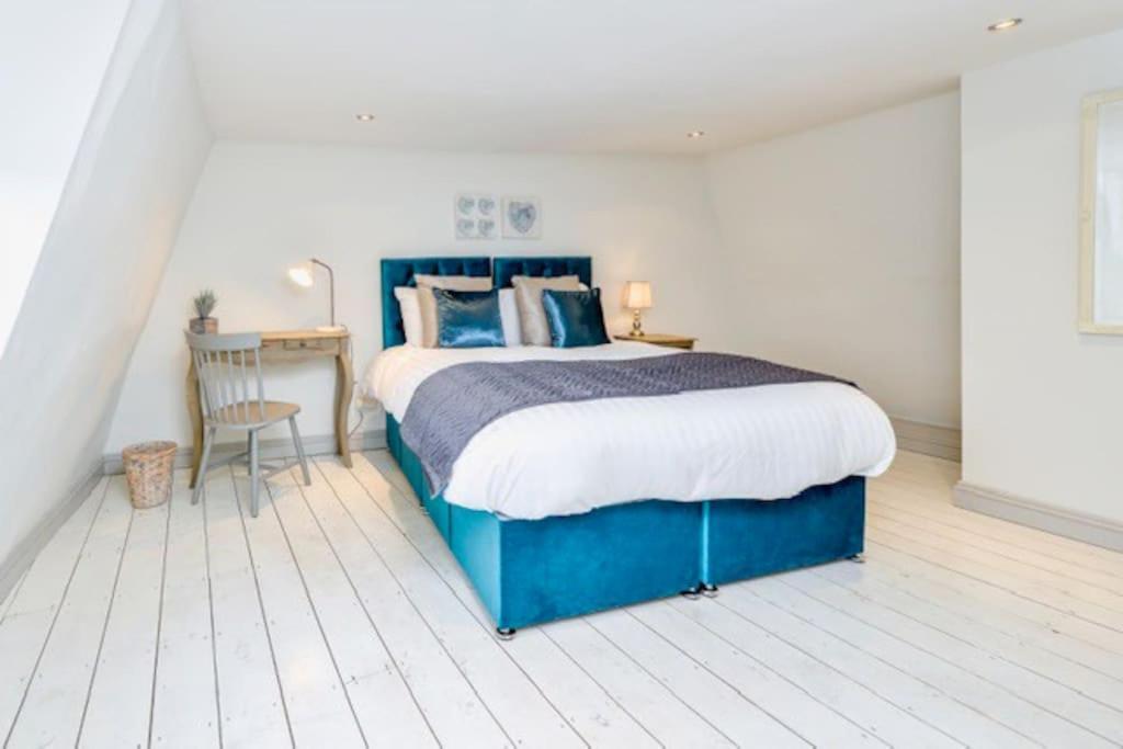 Victorian Townhouse - Stamford Centre - 2 Big Bedrooms, Living Room Kitchen Etc Tastefully Decorated מראה חיצוני תמונה