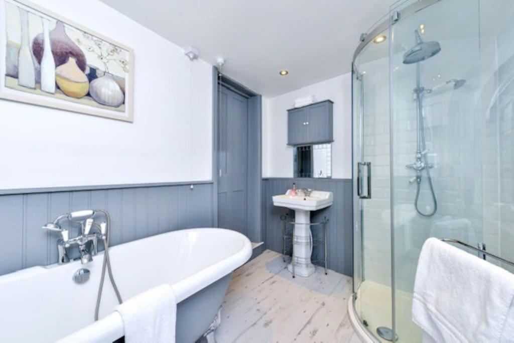 Victorian Townhouse - Stamford Centre - 2 Big Bedrooms, Living Room Kitchen Etc Tastefully Decorated מראה חיצוני תמונה