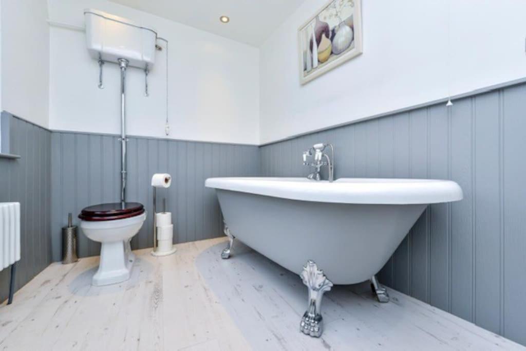 Victorian Townhouse - Stamford Centre - 2 Big Bedrooms, Living Room Kitchen Etc Tastefully Decorated מראה חיצוני תמונה